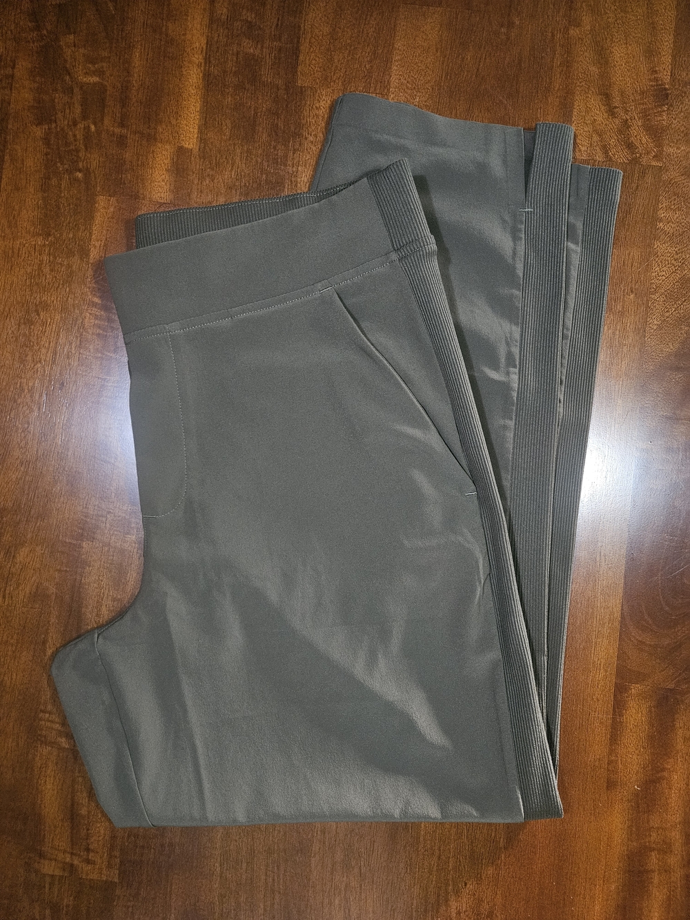 NWOTs Athleta Women's Ankle Cropped Pants